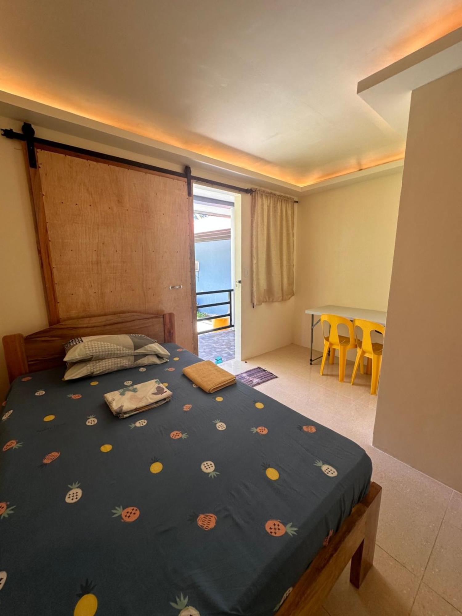 Cris & Mar Homestay Burgos  Экстерьер фото